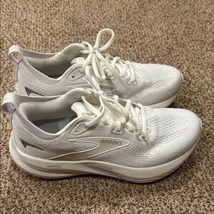 Brooks Women's White and Gray Sneakers
